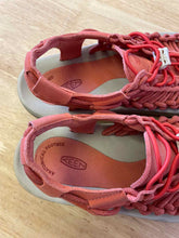 Load image into Gallery viewer, Shoe Size 7 Keen Coral Sandals