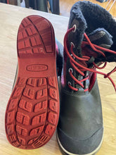 Load image into Gallery viewer, Shoe Size 10 Keen Black Boots