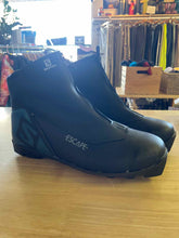 Load image into Gallery viewer, Salomon 9.5 Cross Country Ski Boots