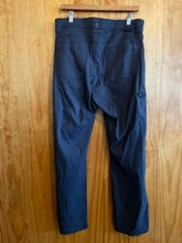Load image into Gallery viewer, Size 33x30 Wrangler Men's Pants
