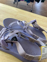Load image into Gallery viewer, Shoe Size 6 Chaco Purple Sandals