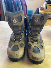 Load image into Gallery viewer, 13 vasque Men's Hiking Boots