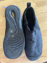 Load image into Gallery viewer, Women's Shoe Size 9.5 Keen Black Slippers