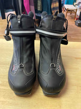 Load image into Gallery viewer, Rossignol 9.5 Cross Country Ski Boots