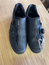 Load image into Gallery viewer, Shimano 7.5 Cycling Shoes