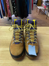 Load image into Gallery viewer, Shoe Size 7.5 Timberland Tan Hiking Boots
