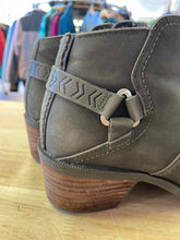 Load image into Gallery viewer, Shoe Size 8 Teva Olive Boots