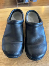 Load image into Gallery viewer, Women's Shoe Size 8 Merrell Black Shoes