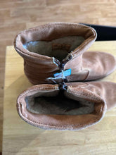 Load image into Gallery viewer, Shoe Size 9 Explorer's Brown Boots