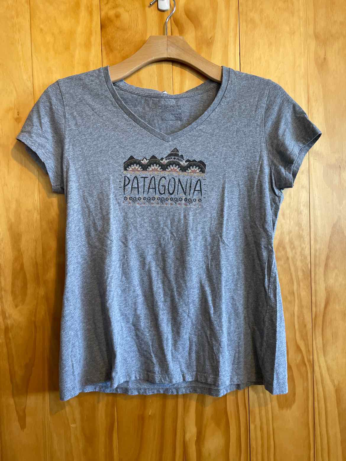 Size Large Patagonia Grey Women's Short Sleeve Shirt – Janky Gear