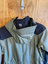 Load image into Gallery viewer, Women Size 8 Mountain Hardwear Green Women's Jacket