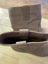 Load image into Gallery viewer, Shoe Size 8 Frye Light Brown Boots