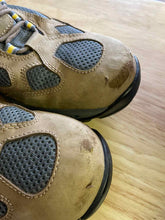 Load image into Gallery viewer, 13 vasque Men's Hiking Boots