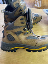 Load image into Gallery viewer, 13 vasque Men's Hiking Boots