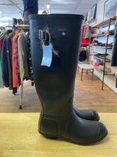 Load image into Gallery viewer, Shoe Size 8 Hunter Black Rain Boots