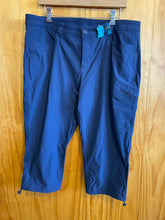 Load image into Gallery viewer, Size 16 Eddie Bauer Navy Women's Capris