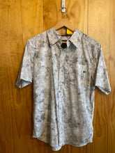 Load image into Gallery viewer, Size Medium Marmot Men's Short Sleeve Shirt