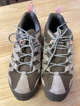 Load image into Gallery viewer, Shoe Size 9 Merrell Grey Shoes