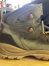 Load image into Gallery viewer, Shoe Size 10 Columbia Green Boots