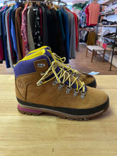 Load image into Gallery viewer, Shoe Size 7.5 Timberland Tan Hiking Boots
