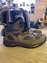 Load image into Gallery viewer, 13 vasque Men's Hiking Boots