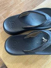 Load image into Gallery viewer, 9 Cobian Flip Flops
