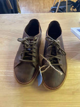 Load image into Gallery viewer, 7.5 Clarks Men's Shoes