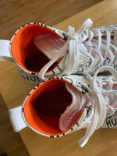 Load image into Gallery viewer, 9.5 Converse Men's Shoes