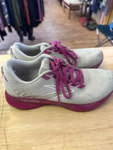 Load image into Gallery viewer, Women's Shoe Size 7 Brooks Grey Running Shoes