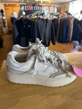 Load image into Gallery viewer, Shoe Size 5 New Balance White Casual Shoes