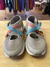 Load image into Gallery viewer, Women's Shoe Size 10 Columbia Taupe Water Shoes