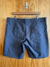 Load image into Gallery viewer, Size 38 The North Face Men's Shorts