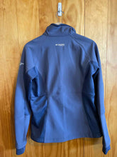 Load image into Gallery viewer, Women Size M Columbia Purple Women's Light Jacket