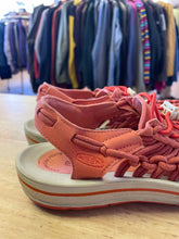 Load image into Gallery viewer, Shoe Size 7 Keen Coral Sandals