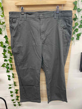 Load image into Gallery viewer, Size 42 Duluth Trading Men's Pants