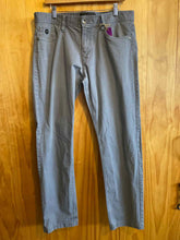 Load image into Gallery viewer, Size 36 Oakley Men&#39;s Pants

