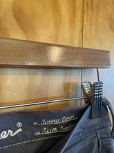 Load image into Gallery viewer, Size 4 Eddie Bauer Grey Women&#39;s Jeans
