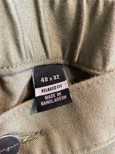 Load image into Gallery viewer, Size 40 Carhartt Men's Pants
