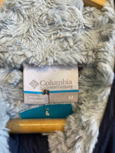 Load image into Gallery viewer, Women Size M Columbia Navy Women&#39;s Winter Jacket
