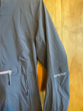 Load image into Gallery viewer, Women Size XS Mountain Hardwear Grey Women&#39;s Rain Jacket
