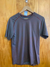 Load image into Gallery viewer, Size M Lululemon Men's Short Sleeve Shirt
