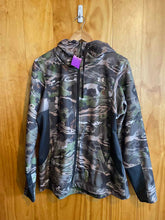 Load image into Gallery viewer, Size Large Under Armour Men's Sweater &amp; Sweatshirt
