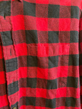 Load image into Gallery viewer, Size Medium Lands End Men's Flannel
