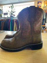 Load image into Gallery viewer, Shoe Size 7 Ariat Cowboy Boots
