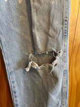 Load image into Gallery viewer, Size 32x30 Wrangler Men&#39;s Jeans
