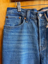 Load image into Gallery viewer, Size 27 Levi Blue Women's Jeans
