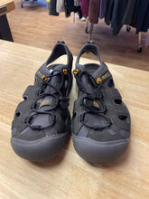 Load image into Gallery viewer, 8 Keen Men's Shoes
