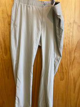 Load image into Gallery viewer, Size 36 Under Armour Men's Pants

