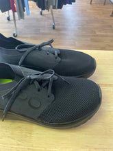 Load image into Gallery viewer, Shoe Size 9.5 Oofos Black Shoes
