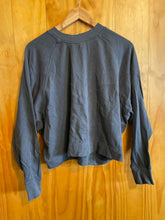 Load image into Gallery viewer, Size Medium Vuori Grey Women's Sweater &amp; Sweatshirt
